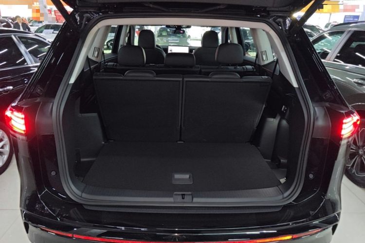 Used Volkswagen Teramont 2025 Tiguan Pro 450TSI 4Motion Crosswind Edition Trunk