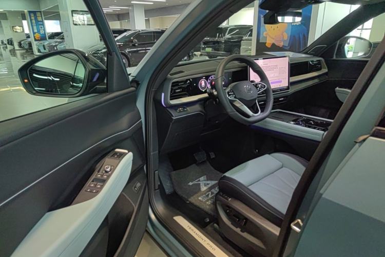 Used Volkswagen Teramont 2025 Tiguan Pro 450TSI 4Motion Crosswind Edition Driver Seat