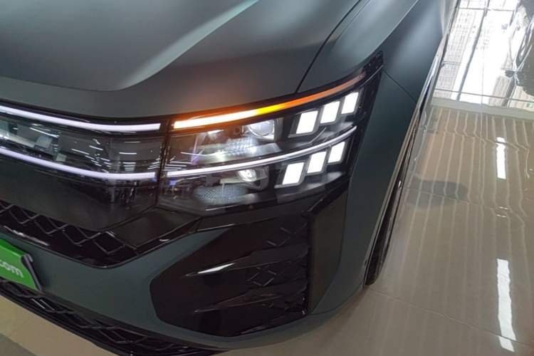Used Volkswagen Teramont 2025 Tiguan Pro 450TSI 4Motion Crosswind Edition Left Front Headlight