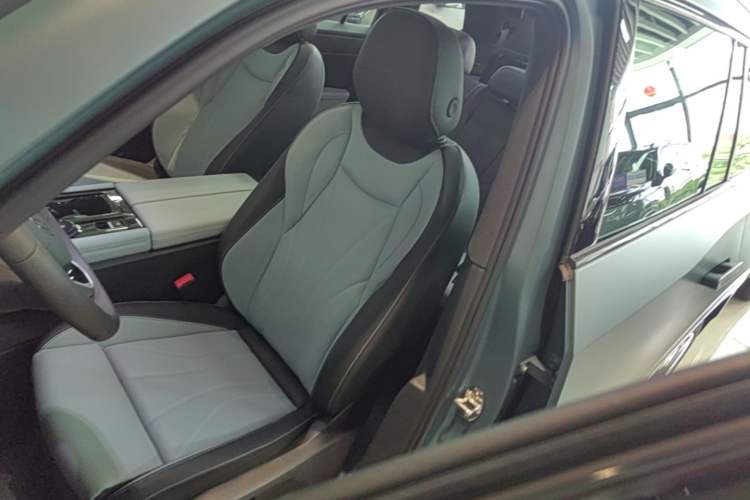Used Volkswagen Teramont 2025 Tiguan Pro 450TSI 4Motion Crosswind Edition Left Front Seat