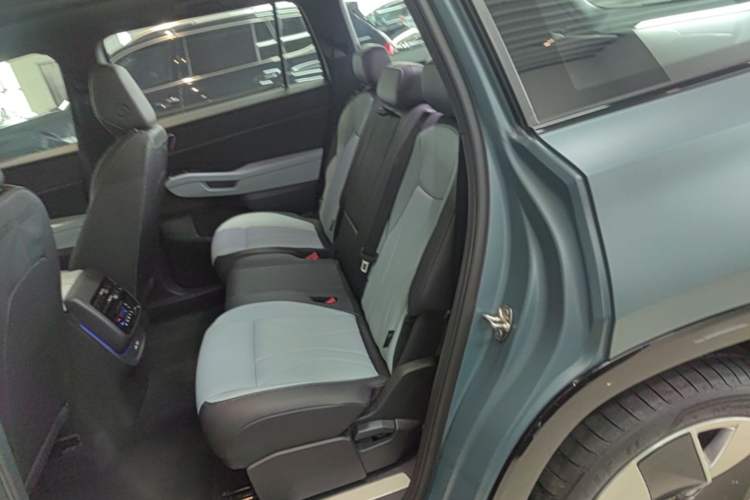 Used Volkswagen Teramont 2025 Tiguan Pro 450TSI 4Motion Crosswind Edition Left Rear Seat