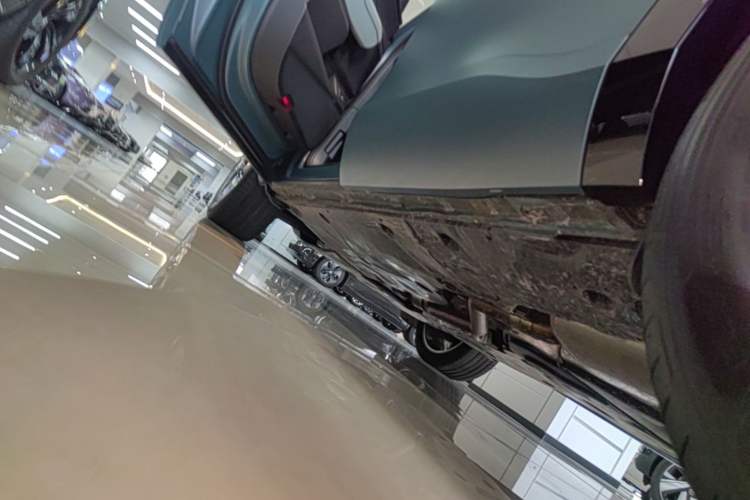 Used Volkswagen Teramont 2025 Tiguan Pro 450TSI 4Motion Crosswind Edition Left Side Sill