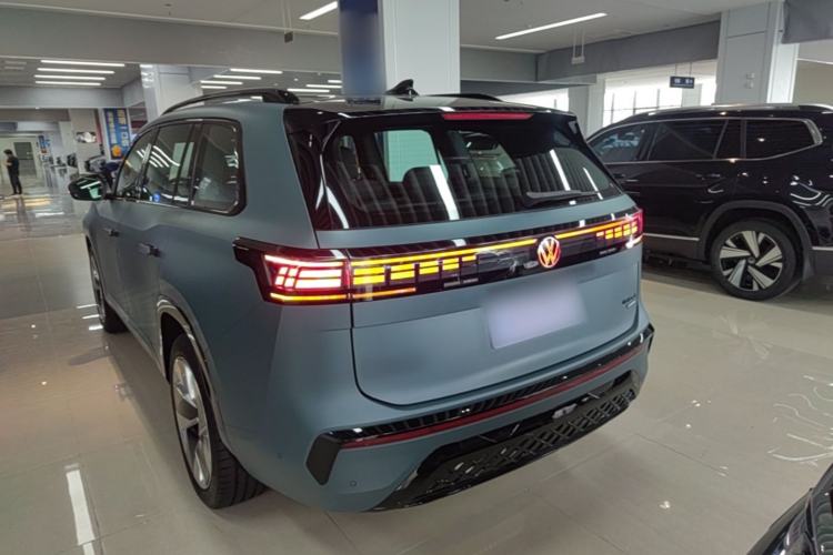 Used Volkswagen Teramont 2025 Tiguan Pro 450TSI 4Motion Crosswind Edition Rear Left 45 Deg