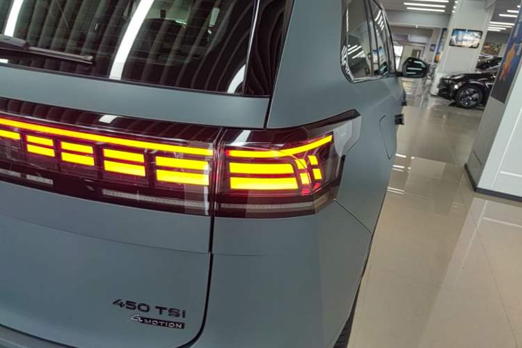 Used Volkswagen Teramont 2025 Tiguan Pro 450TSI 4Motion Crosswind Edition Right Rear Taillight