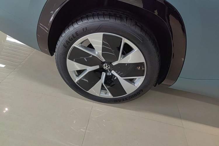 Used Volkswagen Teramont 2025 Tiguan Pro 450TSI 4Motion Crosswind Edition Right Rear Wheel Hub