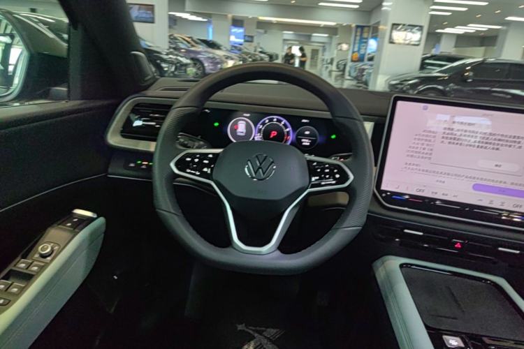 Used Volkswagen Teramont 2025 Tiguan Pro 450TSI 4Motion Crosswind Edition Steering Wheel