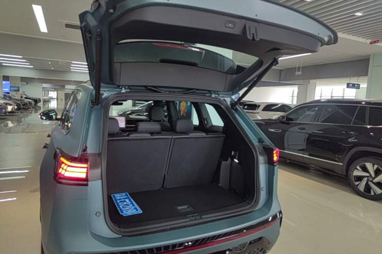 Used Volkswagen Teramont 2025 Tiguan Pro 450TSI 4Motion Crosswind Edition Trunk