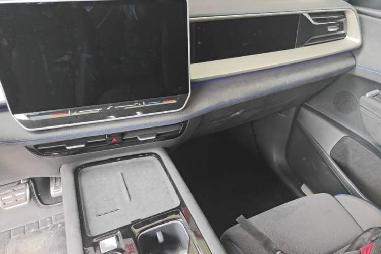 Used Volkswagen Teramont 2025 Tiguan Pro 450TSI Four-Wheel Drive Summit Edition Audio And AC Panel