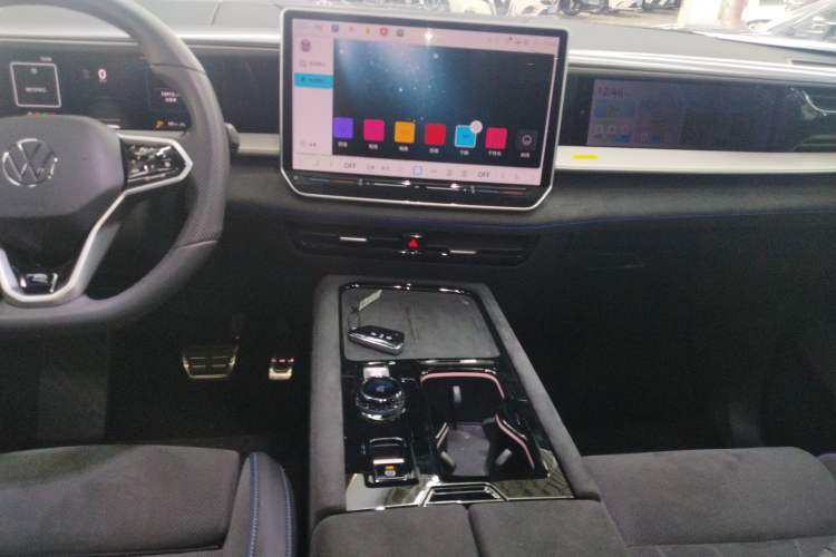 Used Volkswagen Teramont 2025 Tiguan Pro 450TSI Four-Wheel Drive Summit Edition Audio And AC Panel
