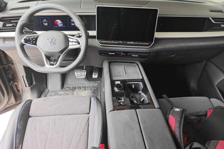 Used Volkswagen Teramont 2025 Tiguan Pro 450TSI Four-Wheel Drive Summit Edition Center Console