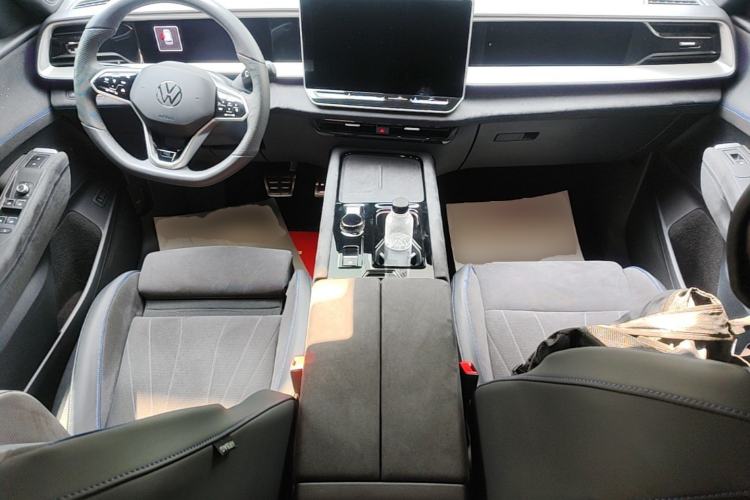 Used Volkswagen Teramont 2025 Tiguan Pro 450TSI Four-Wheel Drive Summit Edition Center Console