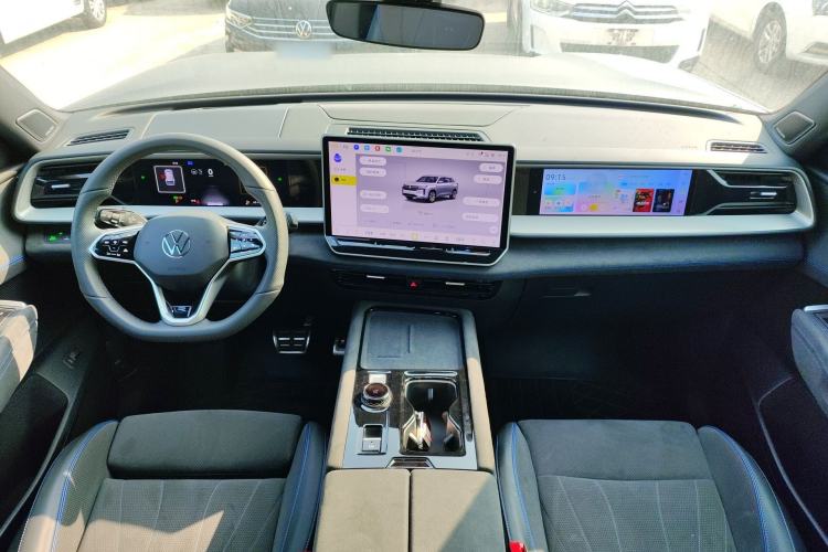 Used Volkswagen Teramont 2025 Tiguan Pro 450TSI Four-Wheel Drive Summit Edition Center Console
