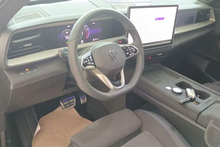 Used Volkswagen Teramont 2025 Tiguan Pro 450TSI Four-Wheel Drive Summit Edition Center Console