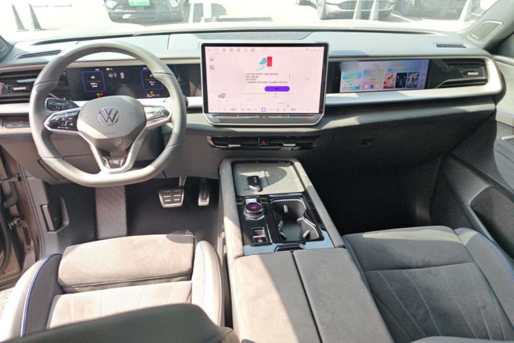 Used Volkswagen Teramont 2025 Tiguan Pro 450TSI Four-Wheel Drive Summit Edition Center Console