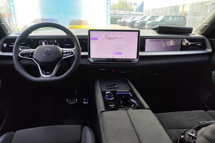 Used Volkswagen Teramont 2025 Tiguan Pro 450TSI Four-Wheel Drive Summit Edition Center Console