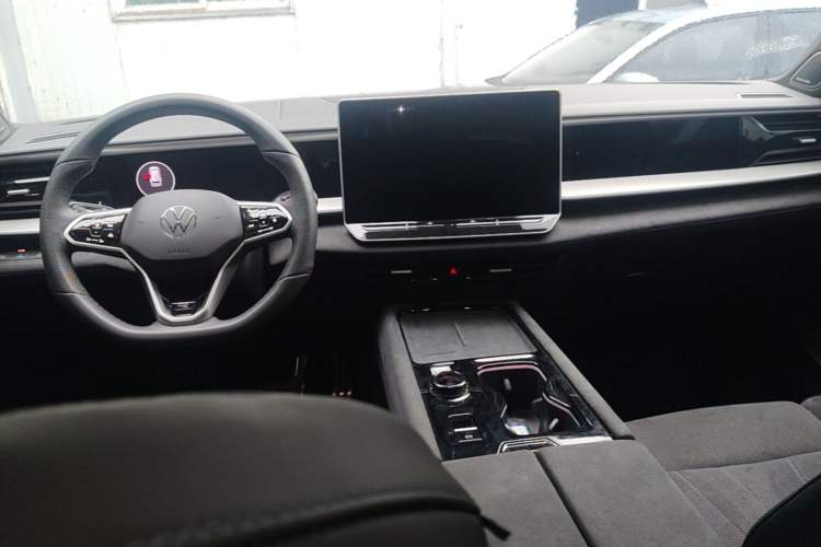 Used Volkswagen Teramont 2025 Tiguan Pro 450TSI Four-Wheel Drive Summit Edition Center Console