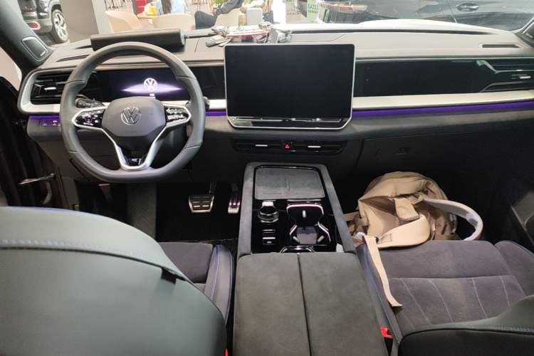 Used Volkswagen Teramont 2025 Tiguan Pro 450TSI Four-Wheel Drive Summit Edition Center Console