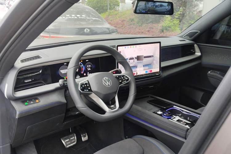 Used Volkswagen Teramont 2025 Tiguan Pro 450TSI Four-Wheel Drive Summit Edition Center Console