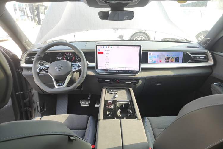 Used Volkswagen Teramont 2025 Tiguan Pro 450TSI Four-Wheel Drive Summit Edition Center Console
