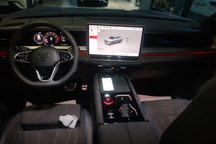 Used Volkswagen Teramont 2025 Tiguan Pro 450TSI Four-Wheel Drive Summit Edition Center Console