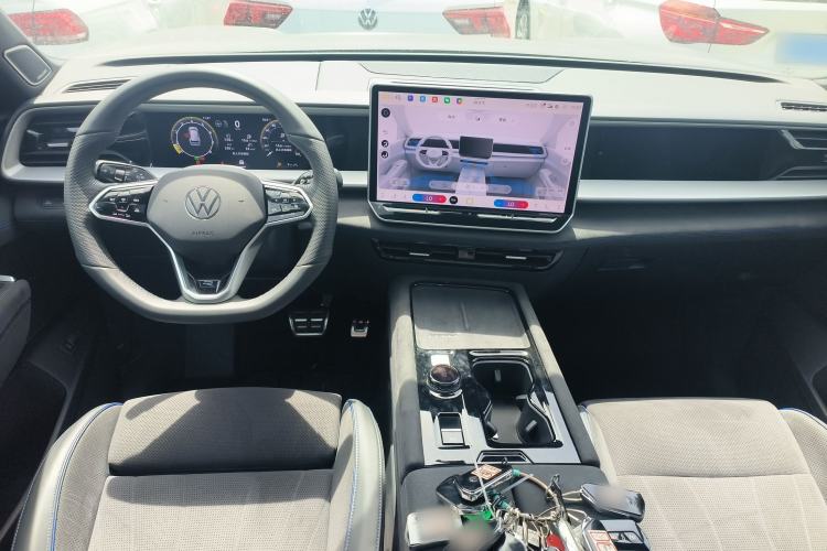 Used Volkswagen Teramont 2025 Tiguan Pro 450TSI Four-Wheel Drive Summit Edition Center Console