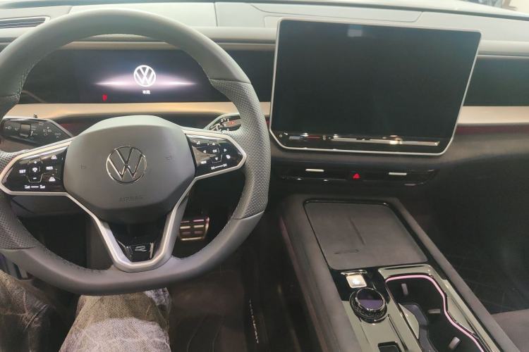 Used Volkswagen Teramont 2025 Tiguan Pro 450TSI Four-Wheel Drive Summit Edition Center Console