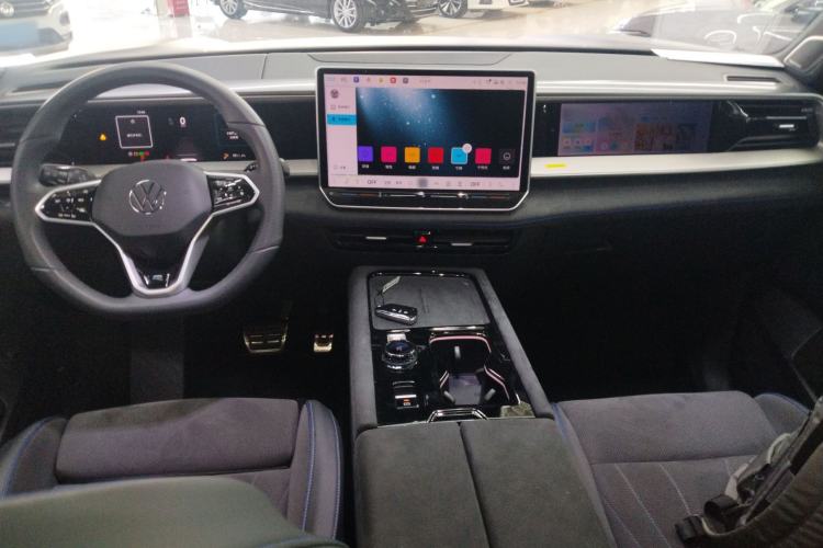 Used Volkswagen Teramont 2025 Tiguan Pro 450TSI Four-Wheel Drive Summit Edition Center Console