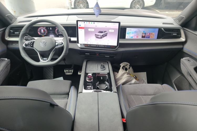 Used Volkswagen Teramont 2025 Tiguan Pro 450TSI Four-Wheel Drive Summit Edition Center Console