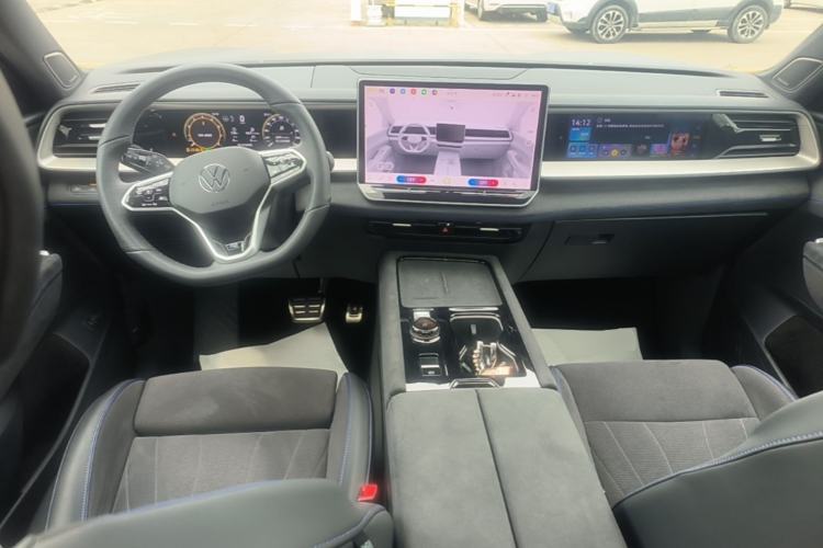 Used Volkswagen Teramont 2025 Tiguan Pro 450TSI Four-Wheel Drive Summit Edition Center Console