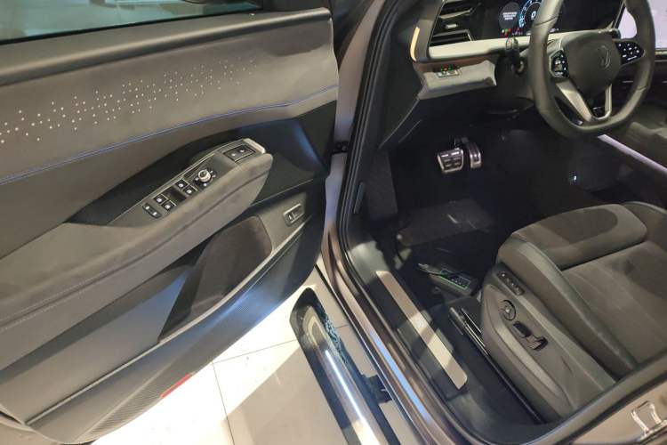 Used Volkswagen Teramont 2025 Tiguan Pro 450TSI Four-Wheel Drive Summit Edition Driver Seat