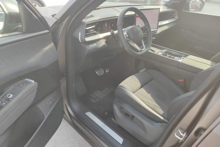 Used Volkswagen Teramont 2025 Tiguan Pro 450TSI Four-Wheel Drive Summit Edition Driver Seat