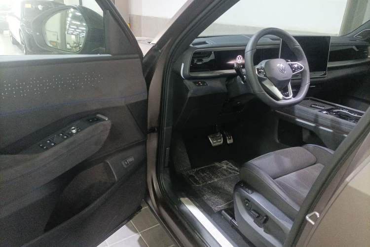 Used Volkswagen Teramont 2025 Tiguan Pro 450TSI Four-Wheel Drive Summit Edition Driver Seat