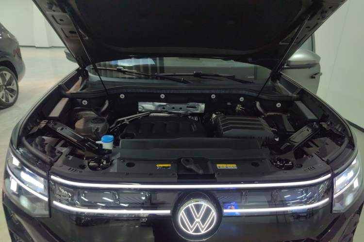 Used Volkswagen Teramont 2025 Tiguan Pro 450TSI Four-Wheel Drive Summit Edition Engine Bay