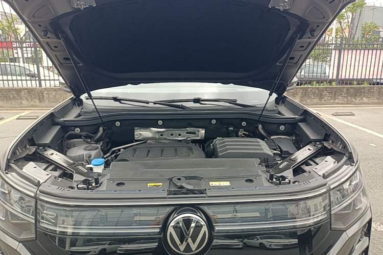 Used Volkswagen Teramont 2025 Tiguan Pro 450TSI Four-Wheel Drive Summit Edition Engine Bay