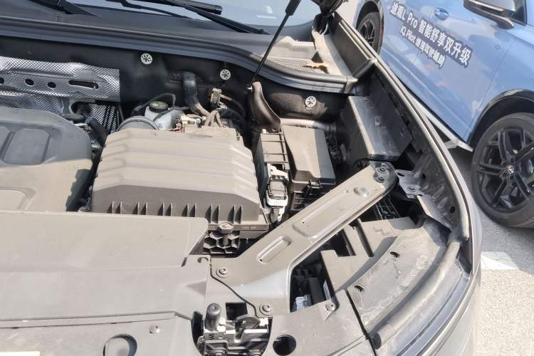 Used Volkswagen Teramont 2025 Tiguan Pro 450TSI Four-Wheel Drive Summit Edition Engine Bay Left