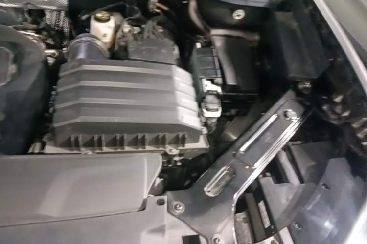 Used Volkswagen Teramont 2025 Tiguan Pro 450TSI Four-Wheel Drive Summit Edition Engine Bay Left