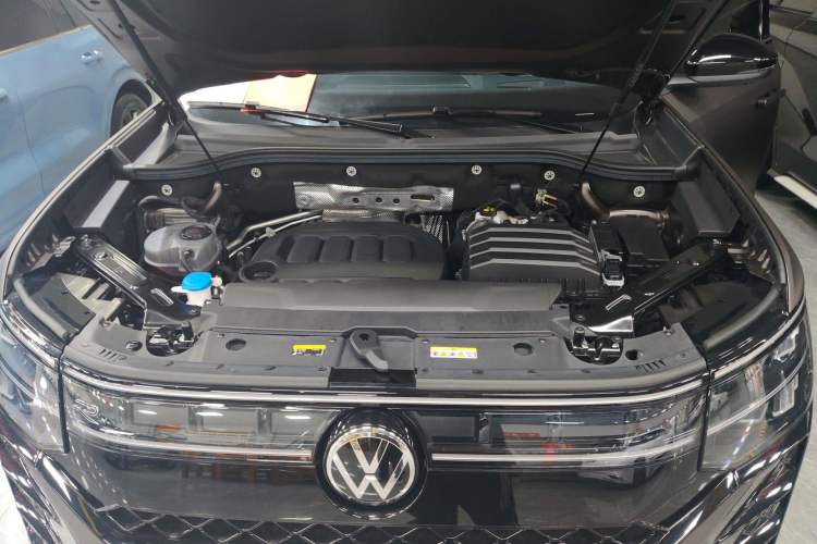 Used Volkswagen Teramont 2025 Tiguan Pro 450TSI Four-Wheel Drive Summit Edition Engine Bay