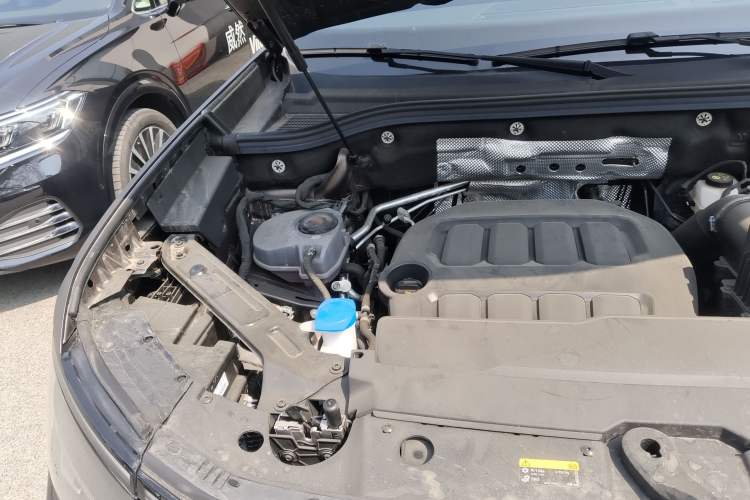 Used Volkswagen Teramont 2025 Tiguan Pro 450TSI Four-Wheel Drive Summit Edition Engine Bay Right