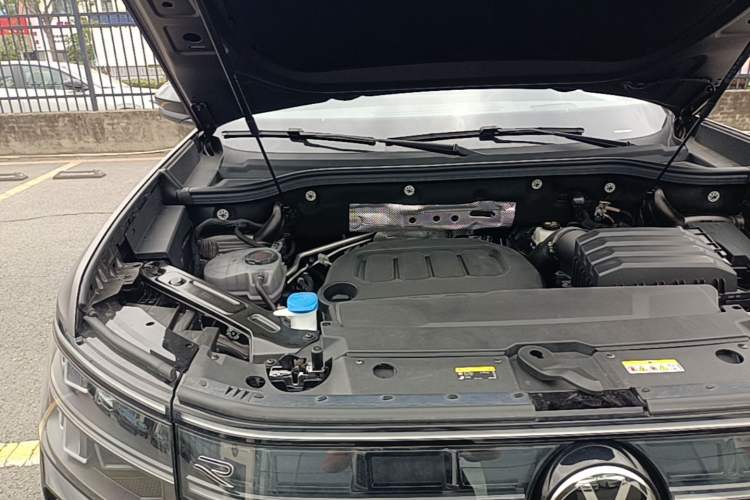 Used Volkswagen Teramont 2025 Tiguan Pro 450TSI Four-Wheel Drive Summit Edition Engine Bay Right