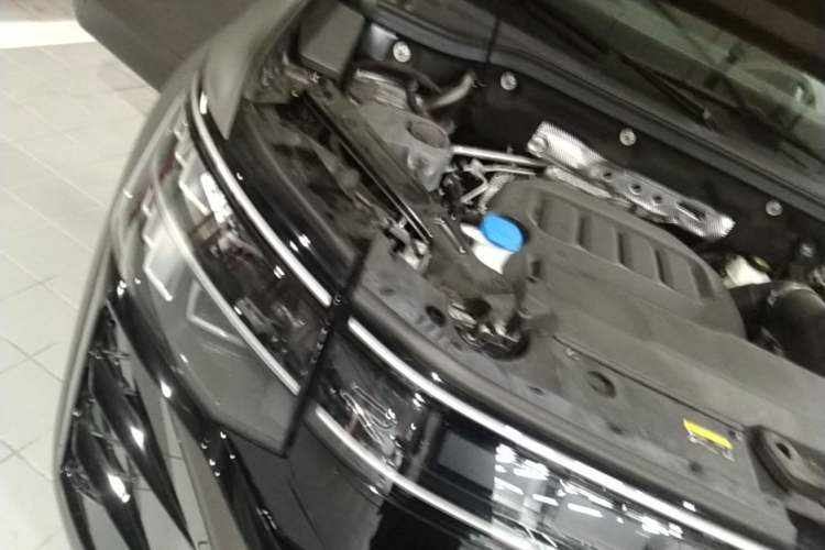 Used Volkswagen Teramont 2025 Tiguan Pro 450TSI Four-Wheel Drive Summit Edition Engine Bay Right