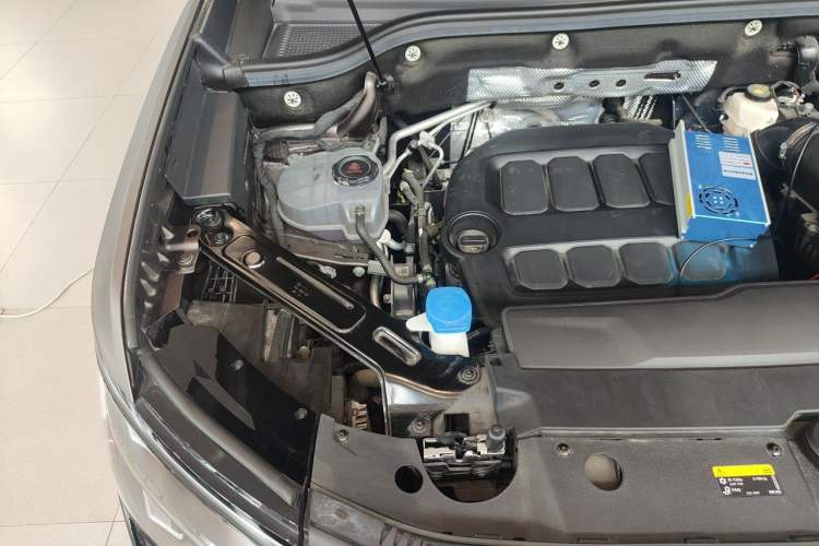 Used Volkswagen Teramont 2025 Tiguan Pro 450TSI Four-Wheel Drive Summit Edition Engine Bay Right