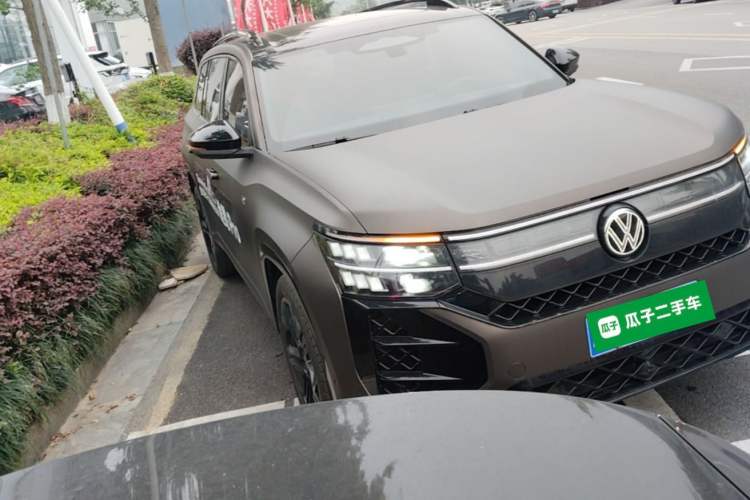Used Volkswagen Teramont 2025 Tiguan Pro 450TSI Four-Wheel Drive Summit Edition Front Right 45 Deg