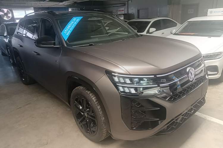 Used Volkswagen Teramont 2025 Tiguan Pro 450TSI Four-Wheel Drive Summit Edition Front Right 45 Deg
