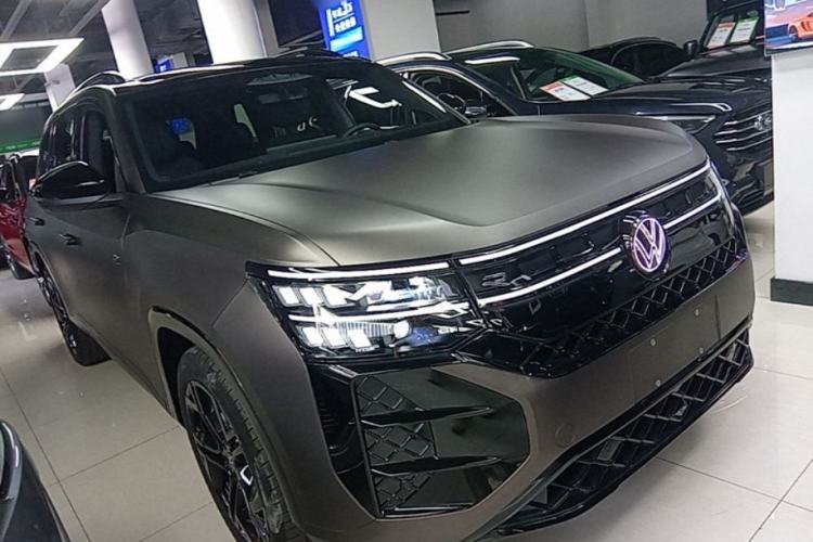 Used Volkswagen Teramont 2025 Tiguan Pro 450TSI Four-Wheel Drive Summit Edition Front Right 45 Deg