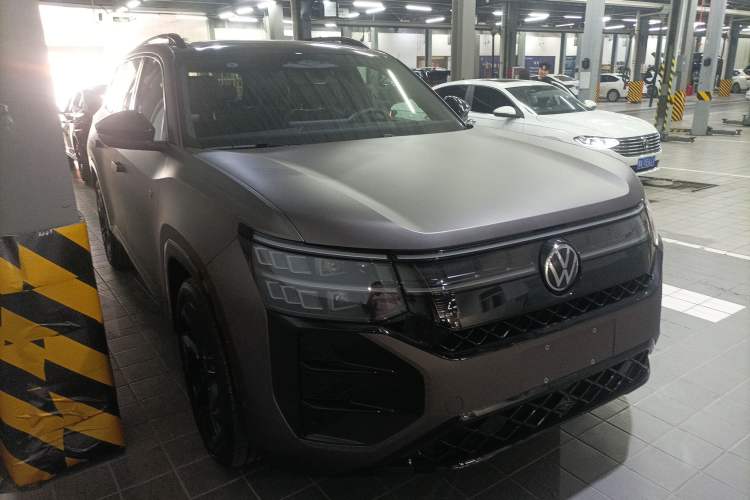 Used Volkswagen Teramont 2025 Tiguan Pro 450TSI Four-Wheel Drive Summit Edition Front Right 45 Deg