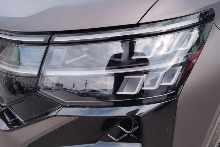 Used Volkswagen Teramont 2025 Tiguan Pro 450TSI Four-Wheel Drive Summit Edition Left Front Headlight