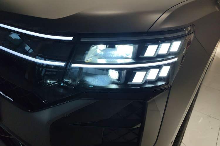 Used Volkswagen Teramont 2025 Tiguan Pro 450TSI Four-Wheel Drive Summit Edition Left Front Headlight