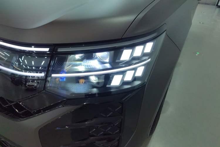 Used Volkswagen Teramont 2025 Tiguan Pro 450TSI Four-Wheel Drive Summit Edition Left Front Headlight