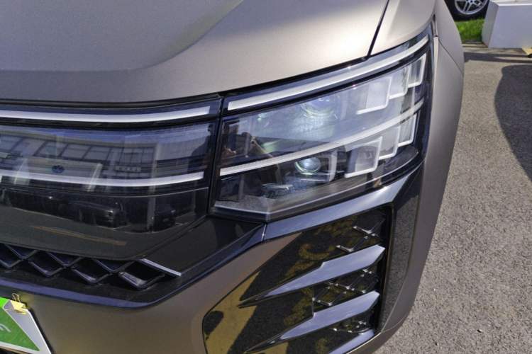 Used Volkswagen Teramont 2025 Tiguan Pro 450TSI Four-Wheel Drive Summit Edition Left Front Headlight