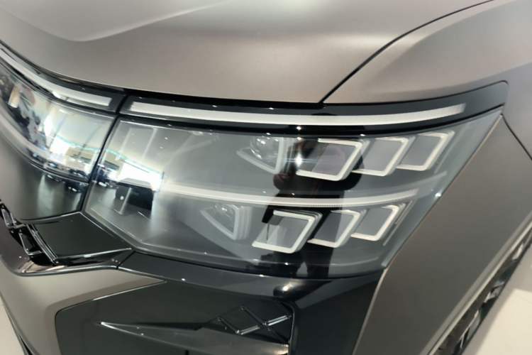 Used Volkswagen Teramont 2025 Tiguan Pro 450TSI Four-Wheel Drive Summit Edition Left Front Headlight